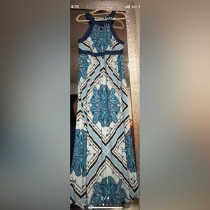 Elle Blue and White pattern woman junior long bohemian Maxi Dress. Size 6.